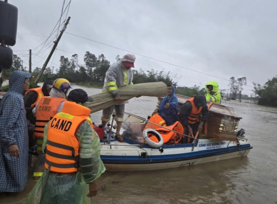 csgt van chuyen quan tai 3.jpg