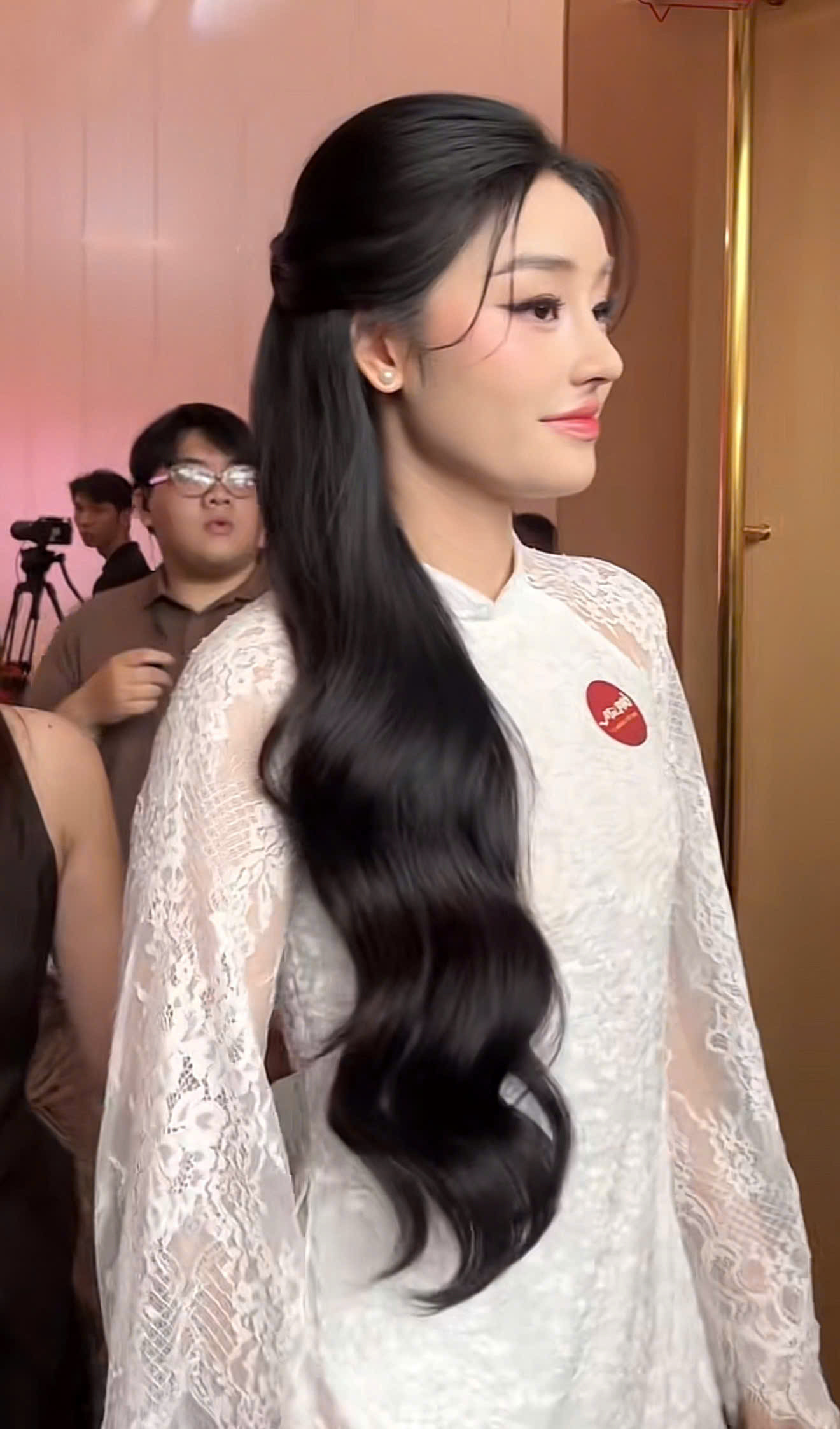 Nhan sắc Hoa hậu Yến Nhi qua cam thường gây sốt