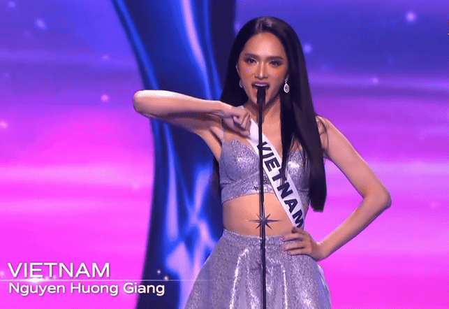 Hình ảnh gây chú ý Phạm Thoại cổ vũ cho Hương Giang phát ngôn chấn động