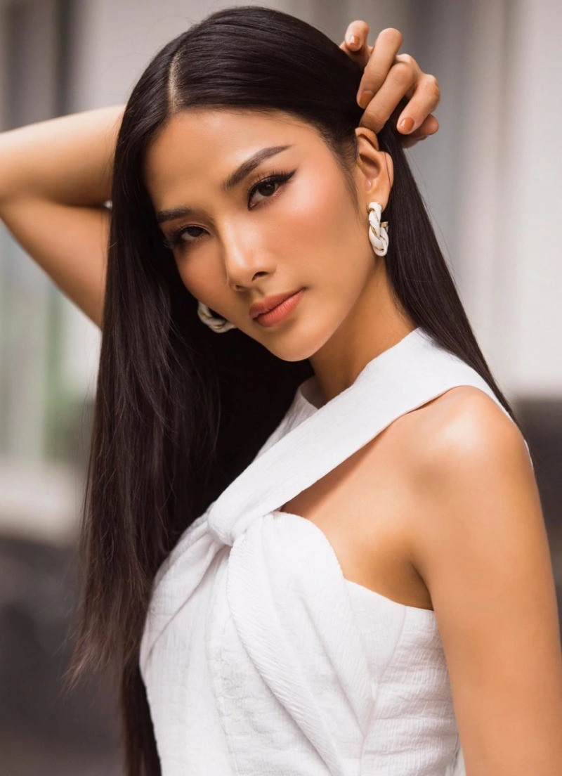 Hoàng Thùy có động thái gây chú ý sau khi Hương Giang out top tại Miss Universe