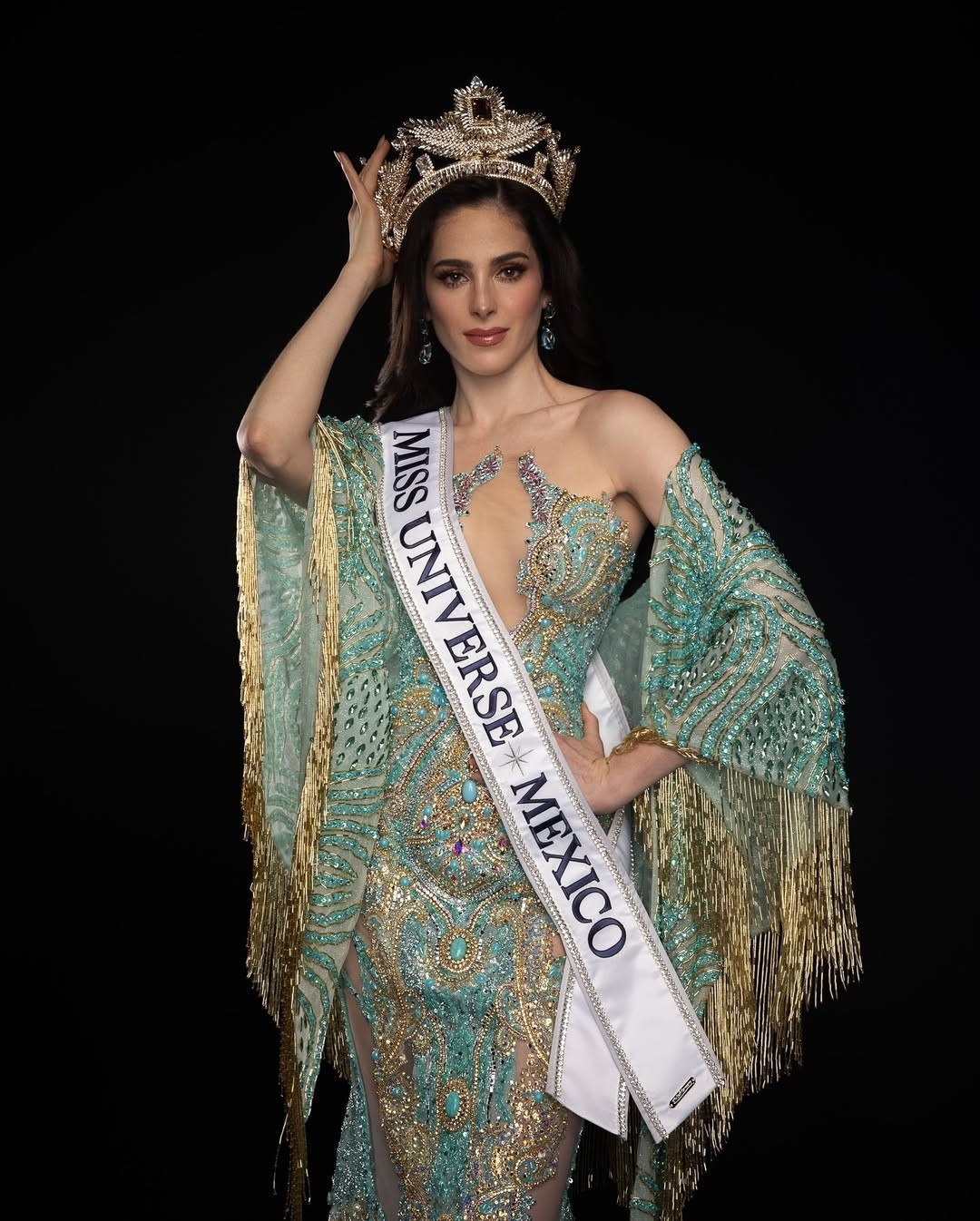 Mỹ nhân Mexico gây tranh cãi khi đăng quang Miss Universe nhan sắc ra sao