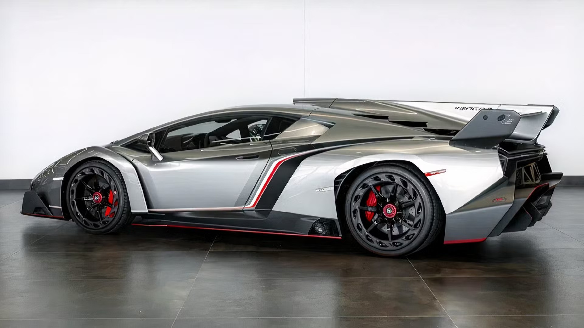 cropped imgi12014 lamborghini veneno 10276492 1414668458