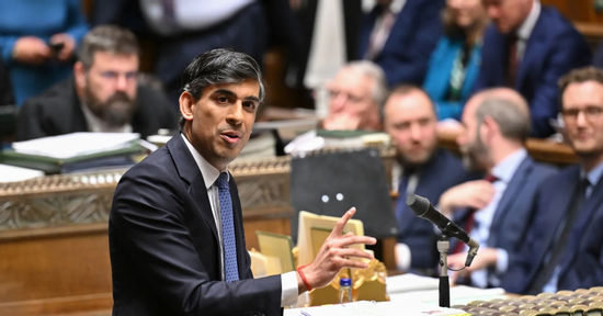 Lời khuyên của cựu thủ tướng Anh cho những người sợ mất việc trong kỷ nguyên AI