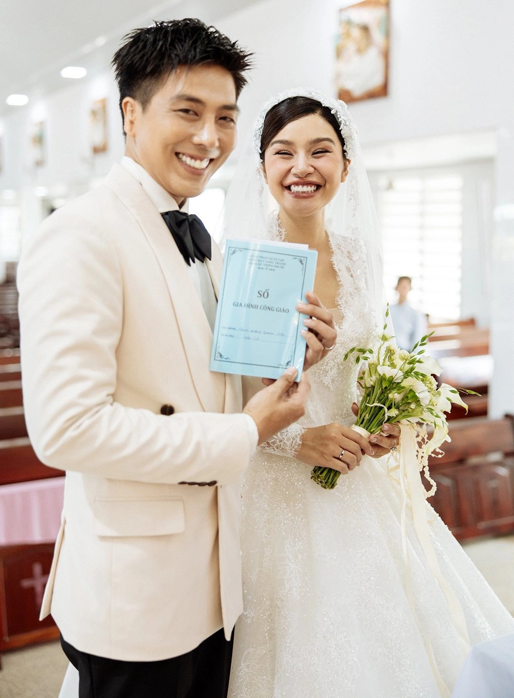 Mỹ nhân Vbiz sinh con đầu lòng sau 4 tháng làm đám cưới