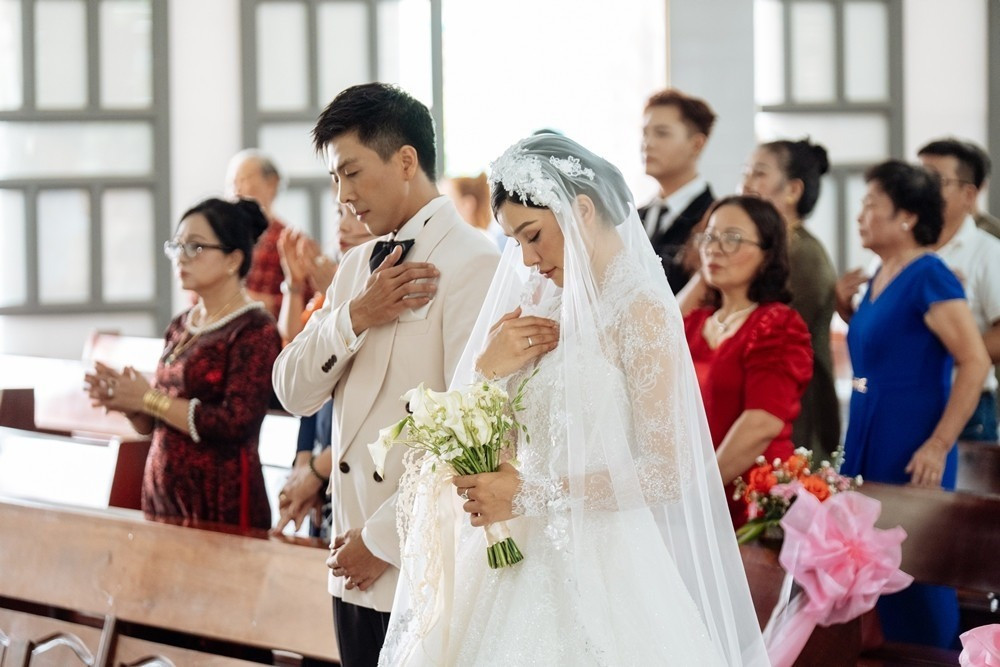 Mỹ nhân Vbiz sinh con đầu lòng sau 4 tháng làm đám cưới