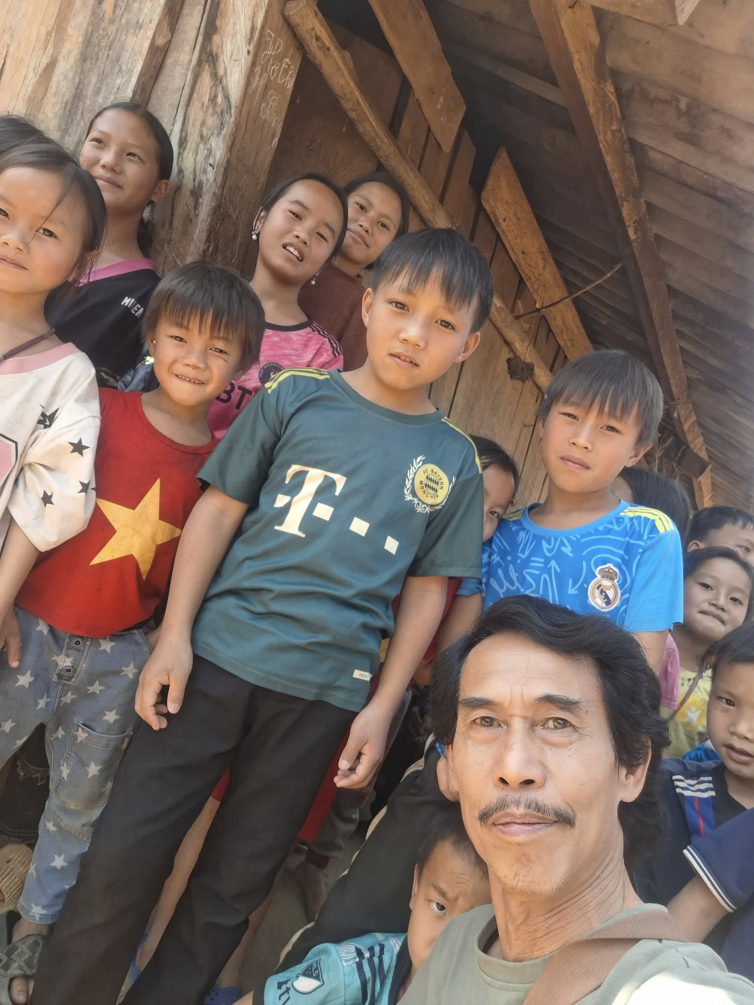 Cuộc sống nghỉ hưu của NSƯT Phú Đôn bên vợ trẻ kém 25 tuổi - Ảnh 8.