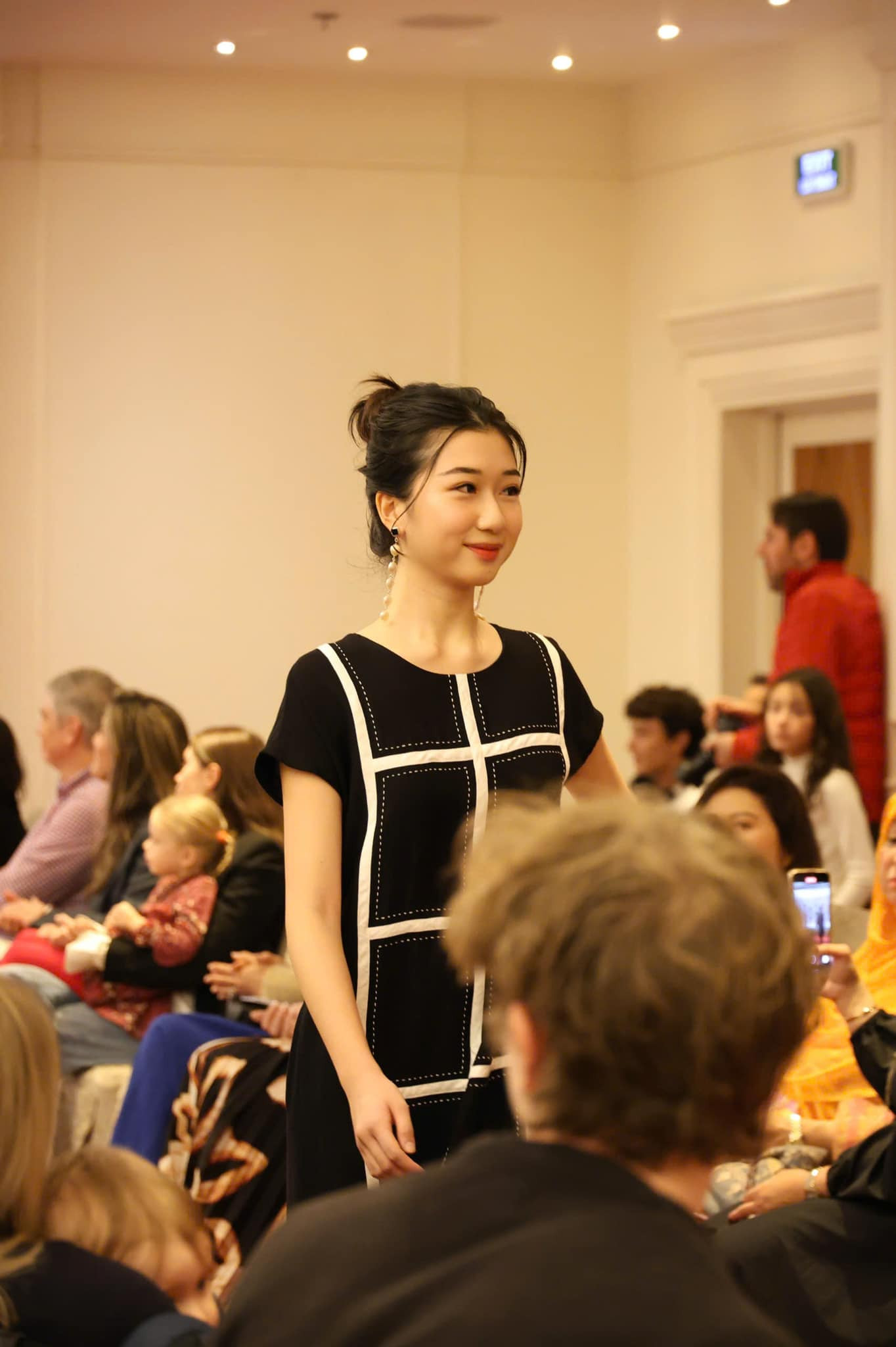 Sắc vóc tuổi 18 của con gái Nguyễn Thị Huyền - Ảnh 3.