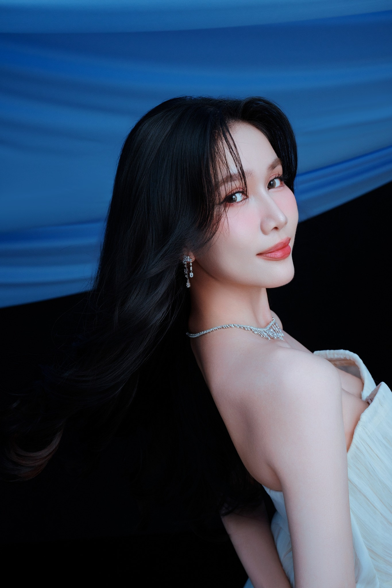 Á hậu Vbiz đột ngột thông báo rời Sen Vàng sau 5 năm lý do là gì