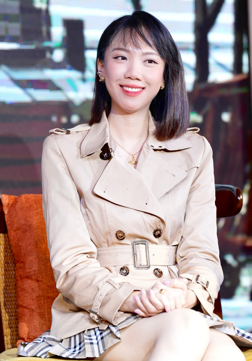 Luk Vân áp lực khi làm phim về công nương mập mờ xuất thân