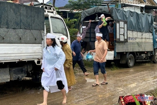 Rốn lũ Hòa Thịnh: Một thôn 7 người chết, có cả cặp vợ chồng ở lại trông đàn bò