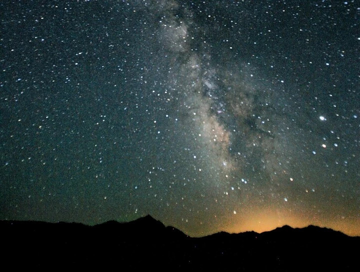 AI đã tái hiện toàn bộ các ngôi sao trong Dải Ngân Hà; hình ảnh này cho thấy bầu trời đầy sao phía trên một vùng tối ít ô nhiễm ánh sáng. (Nguồn: Steve Jurvetson)