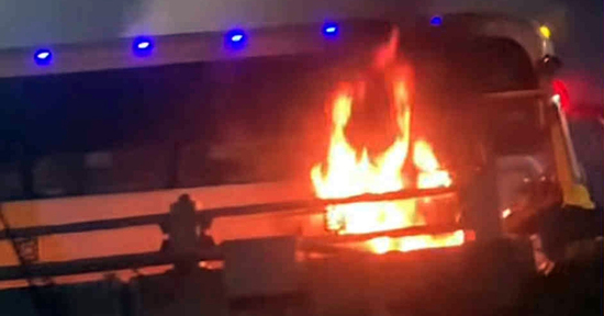 Hà Nội: Ô tô tông trực diện xe máy rồi bốc cháy dữ dội, 2 người tử vong tại chỗ