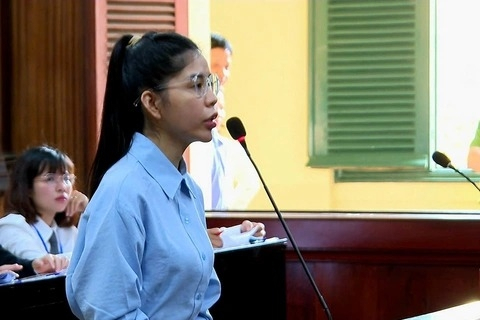 Hằng Du Mục khóc nghẹn: 'Hai con nhỏ bị quấy rối, đang phải đối diện với việc bị tước quyền nuôi con'