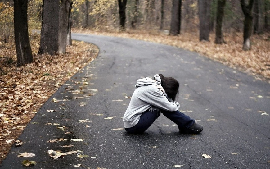 Không ai dạy mình cách lớn lên chỉ có cuộc đời dạy bằng những cú vấp