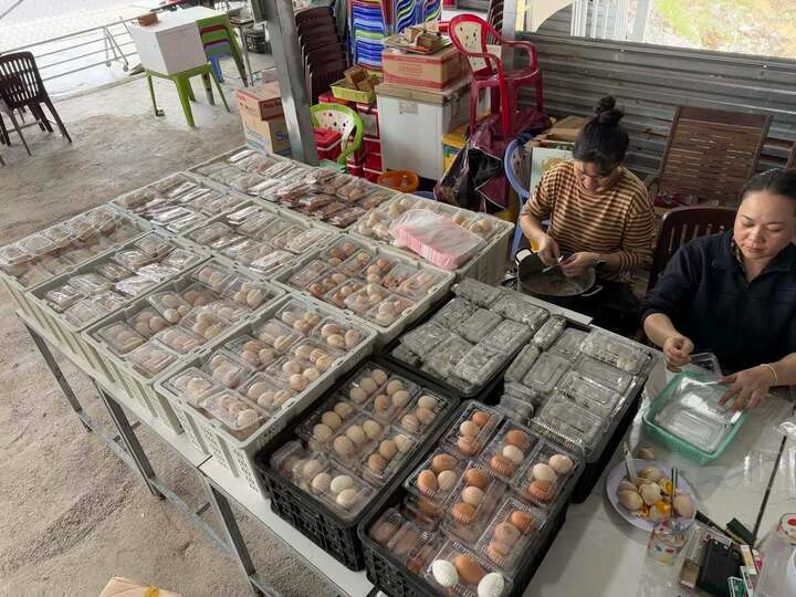 Xúc động những 'chiếc lá rách ít đùm lá rách nhiều' khi miền Trung lũ lụt - 8