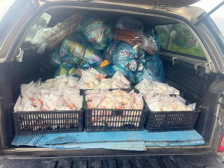 Xúc động những 'chiếc lá rách ít đùm lá rách nhiều' khi miền Trung lũ lụt - 9