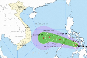 Hai kịch bản khó lường của bão số 15 vào nước ta, miền Trung đối mặt mưa lớn