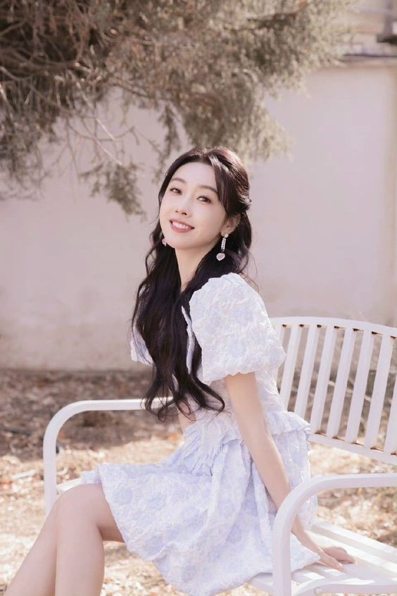 Kể từ ngày mai, thứ Hai 25/11/2025, Thần Tài phát lương, 3 con giáp tiền bạc đổ về ồ ạt như thác đổ, sự nghiệp hanh thông, giàu sang hơn người - Ảnh 1