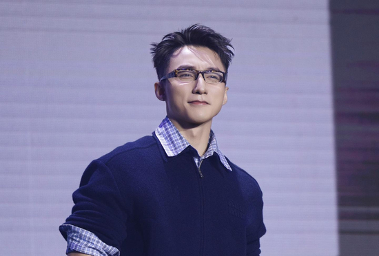 Sơn Tùng M-TP ủng hộ người dân miền Trung số tiền bằng cả gia tài