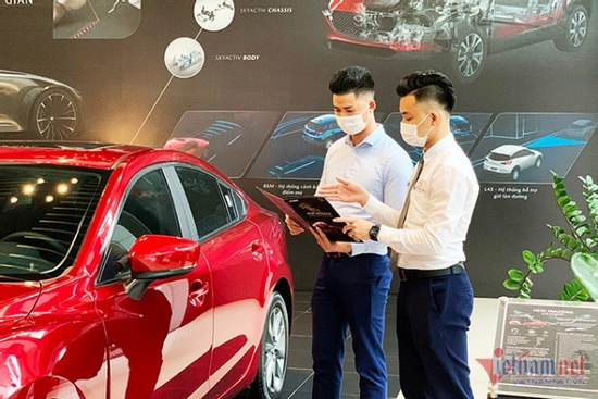 Xe giảm giá mạnh, chốt mua cuối năm hay chờ sang năm mới để không ‘thiệt đời’?