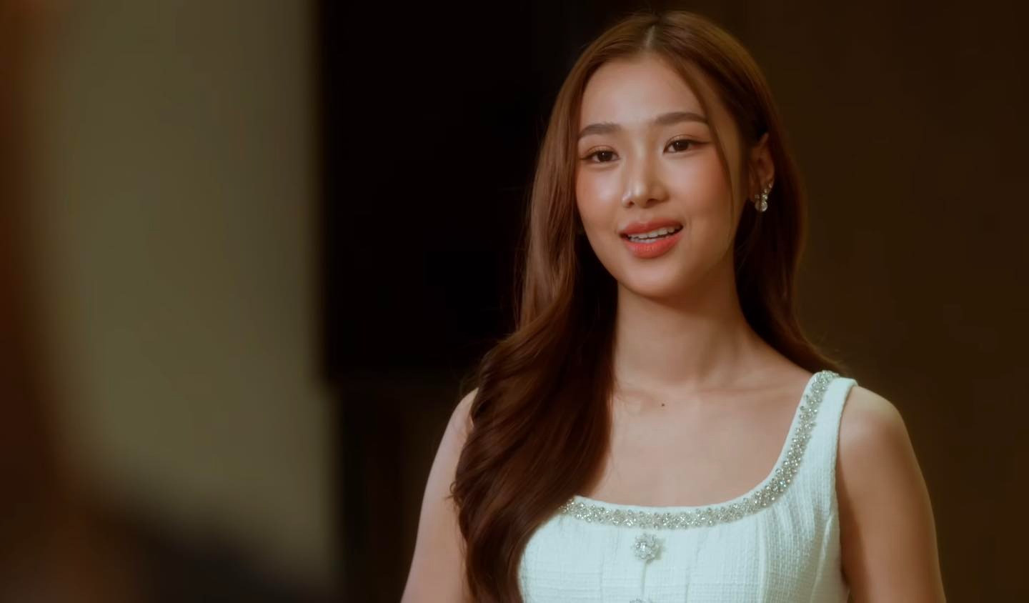 Bộ phim chấn động showbiz Thái Lan kịch tính không thua kém Chiếc Lá Cuốn Bay của Baifern