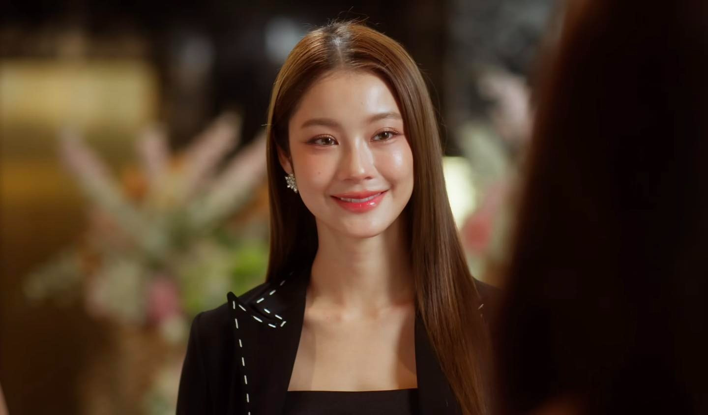 Bộ phim chấn động showbiz Thái Lan kịch tính không thua kém Chiếc Lá Cuốn Bay của Baifern