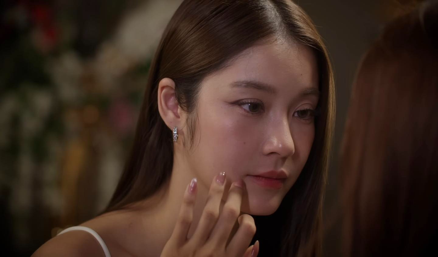 Bộ phim chấn động showbiz Thái Lan kịch tính không thua kém Chiếc Lá Cuốn Bay của Baifern