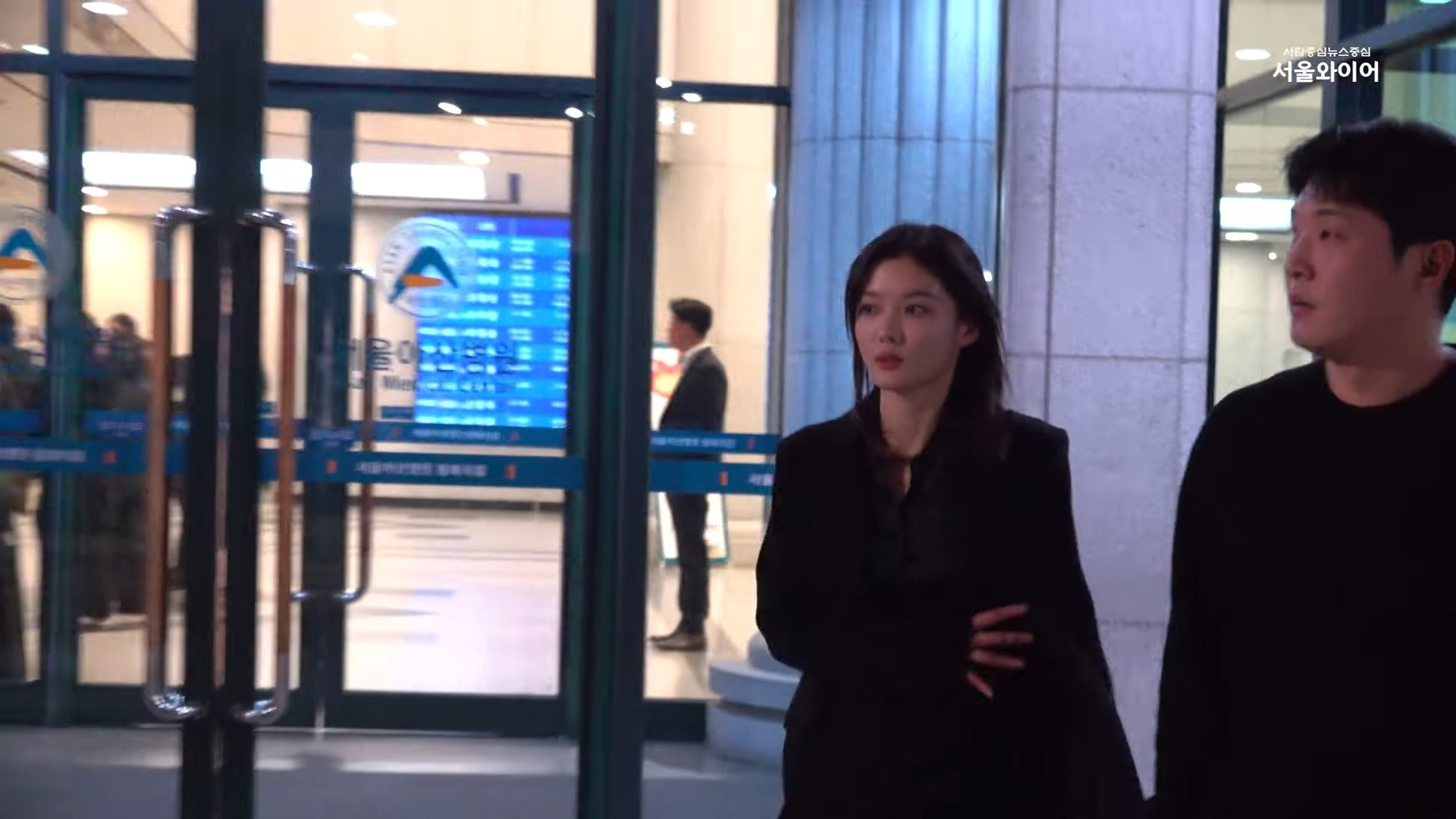 Cả showbiz Hàn đến tang lễ ông nội quốc dân Lee Soon Jae