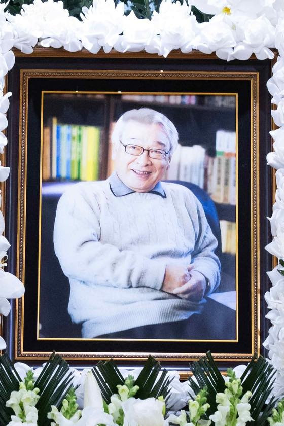 Cả showbiz Hàn đến tang lễ ông nội quốc dân Lee Soon Jae