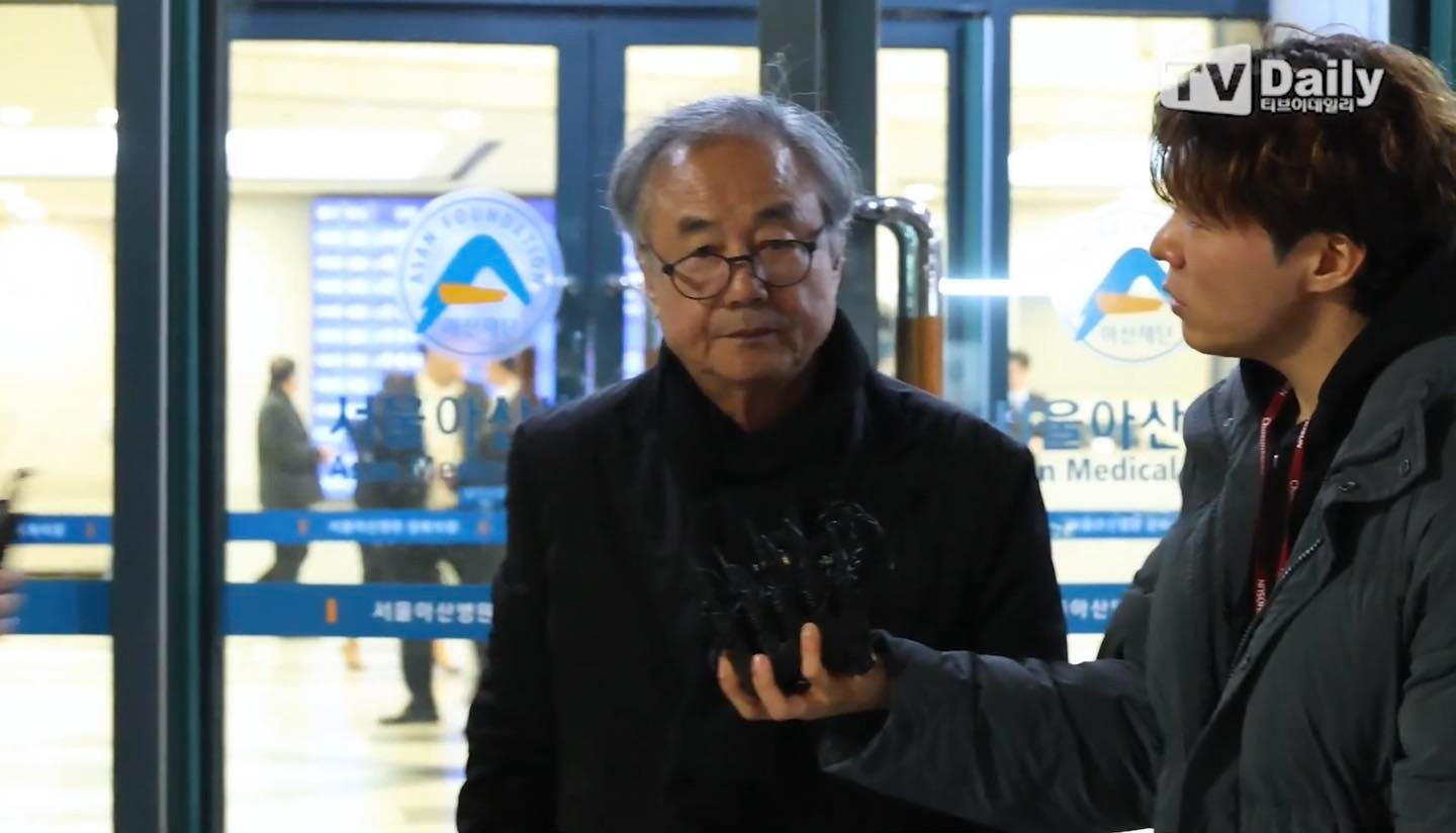 Cả showbiz Hàn đến tang lễ ông nội quốc dân Lee Soon Jae