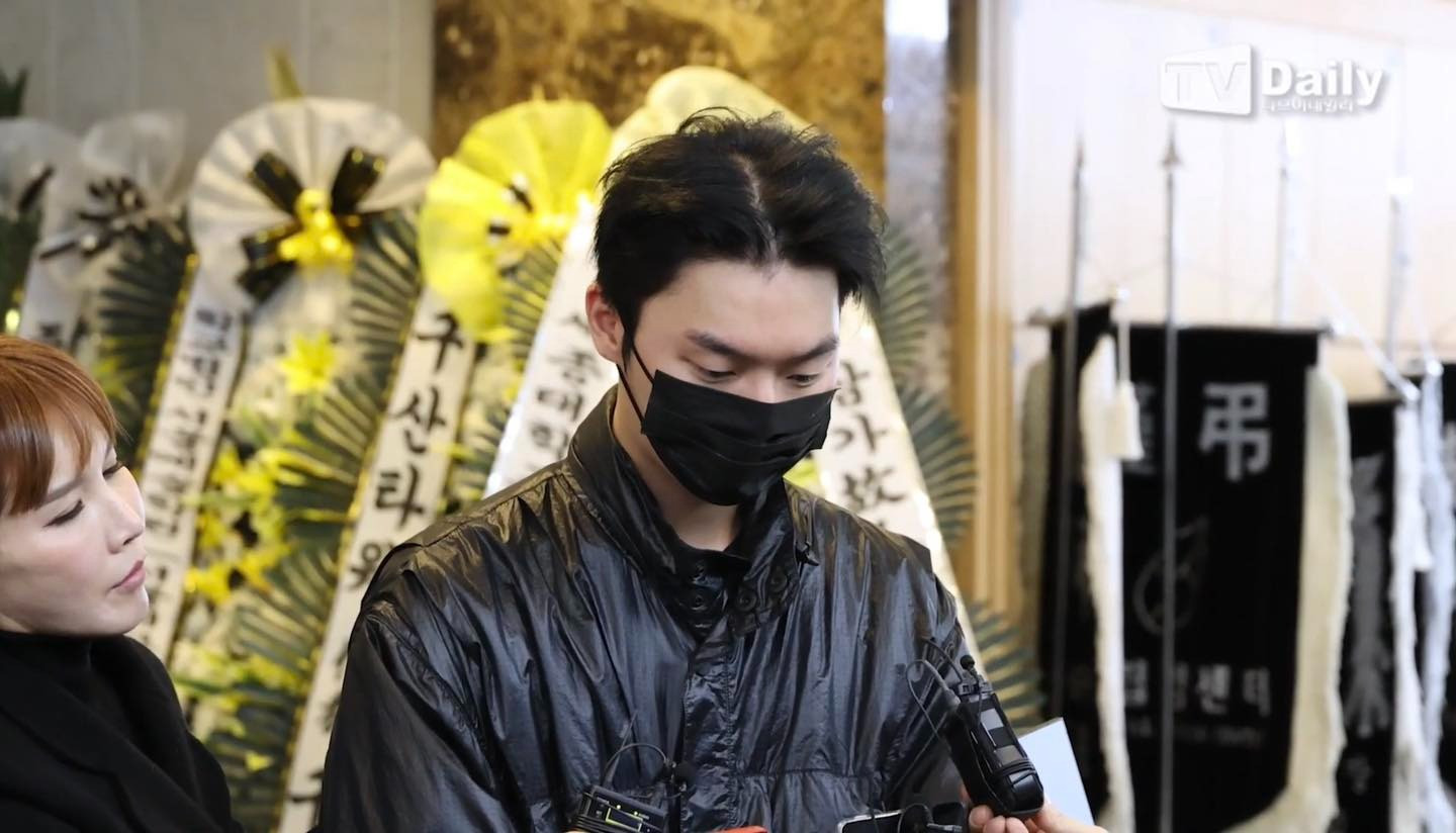 Cả showbiz Hàn đến tang lễ ông nội quốc dân Lee Soon Jae