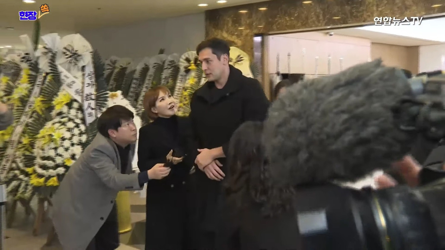 Cả showbiz Hàn đến tang lễ ông nội quốc dân Lee Soon Jae