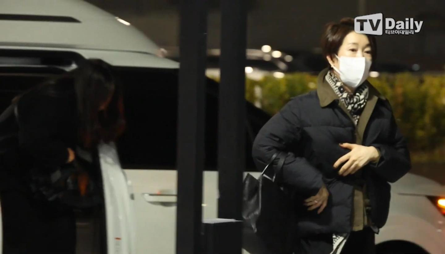 Cả showbiz Hàn đến tang lễ ông nội quốc dân Lee Soon Jae