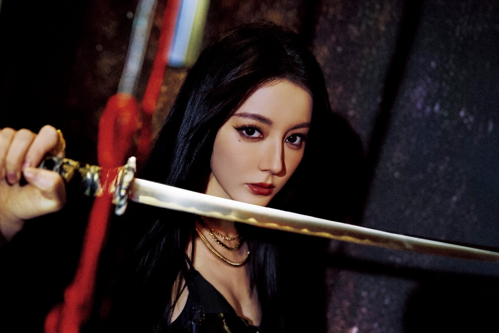 Địch Lệ Nhiệt Ba gây tranh cãi khi phim mới thành tích thảm, kéo dài chuỗi 12 năm không có phim hot - Ảnh 1