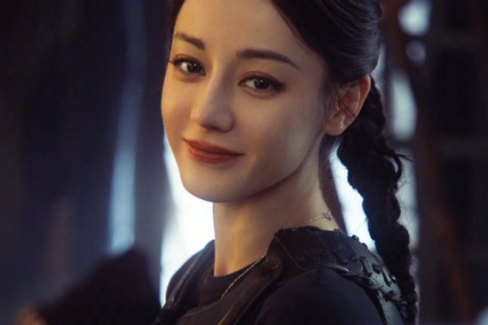 Địch Lệ Nhiệt Ba gây tranh cãi khi phim mới thành tích thảm, kéo dài chuỗi 12 năm không có phim hot