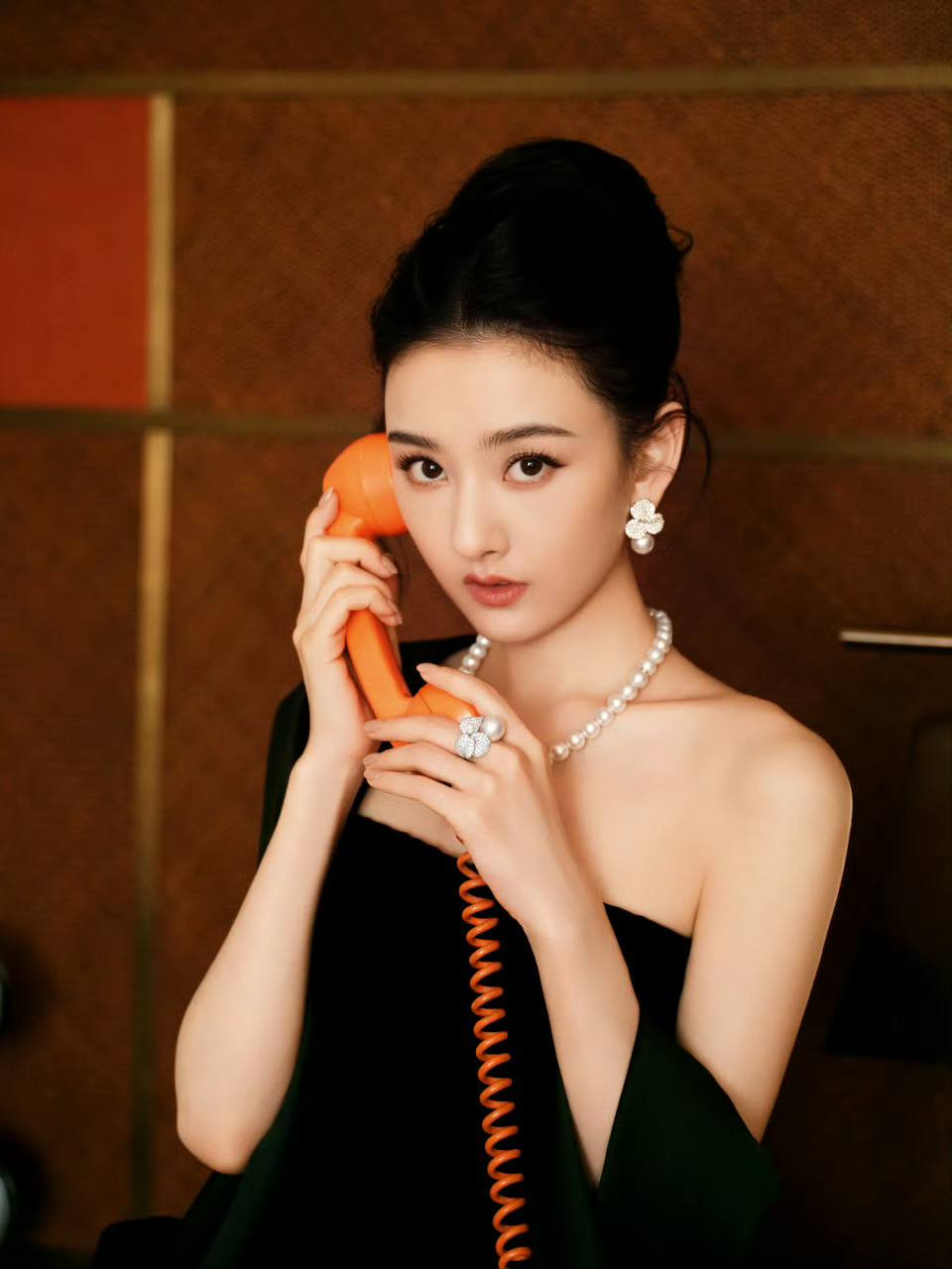 Kể từ ngày mai, thứ Năm 27/11/2025, 3 con giáp nhận lộc khủng từ Thần Tài, vàng bạc lấp lánh khắp nhà, sự nghiệp thăng tiến thần tốc - Ảnh 1