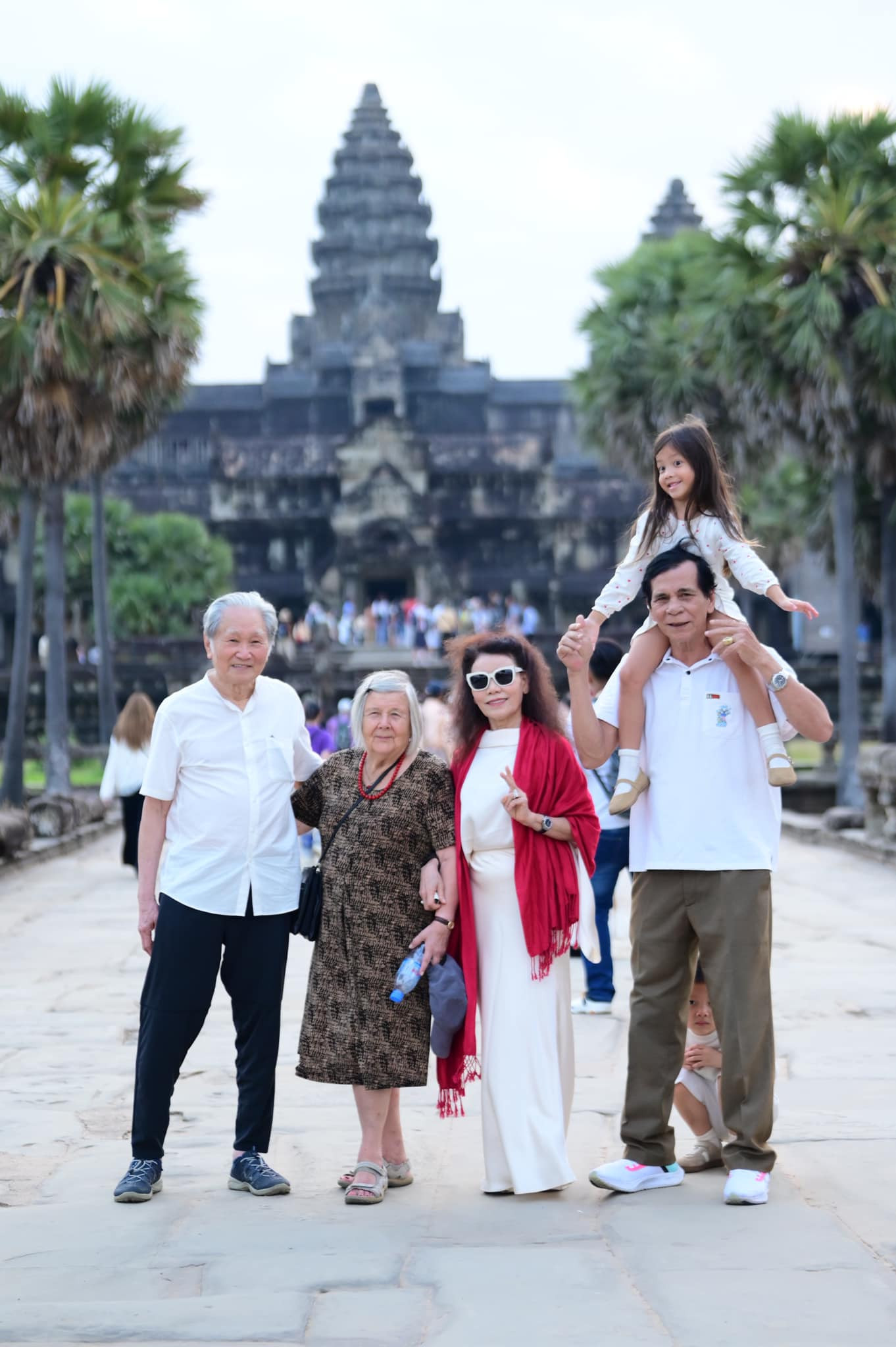 loat anh he ho quan he thong gia nha ha ho kim ly 1.jpg