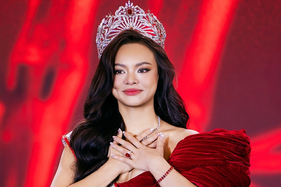 Mai Ngô khóc nức nở trước ngày thi Miss Charm 2025