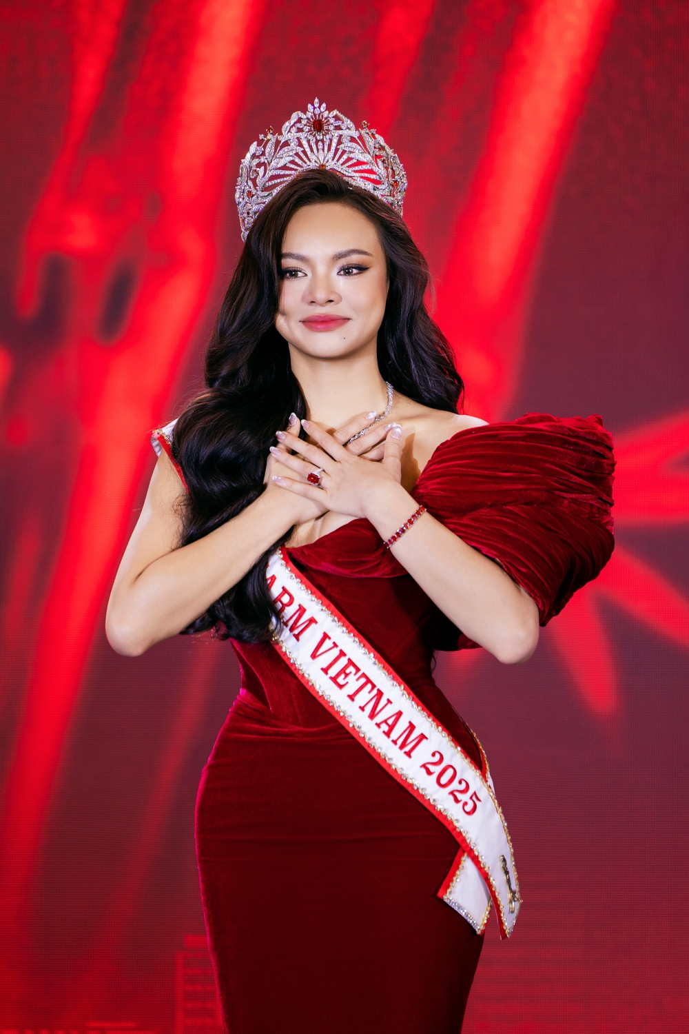 Mai Ngô khóc nức nở trước ngày thi Miss Charm 2025