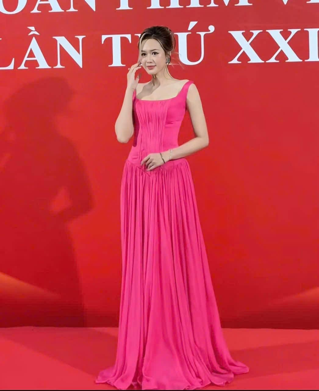 Mỹ nhân Vbiz lên đời sau khi kết hôn nhan sắc qua camera thường đẹp cỡ nào