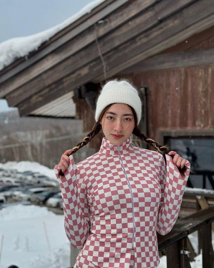 Lương Thùy Linh đụng hàng Thanh Thủy