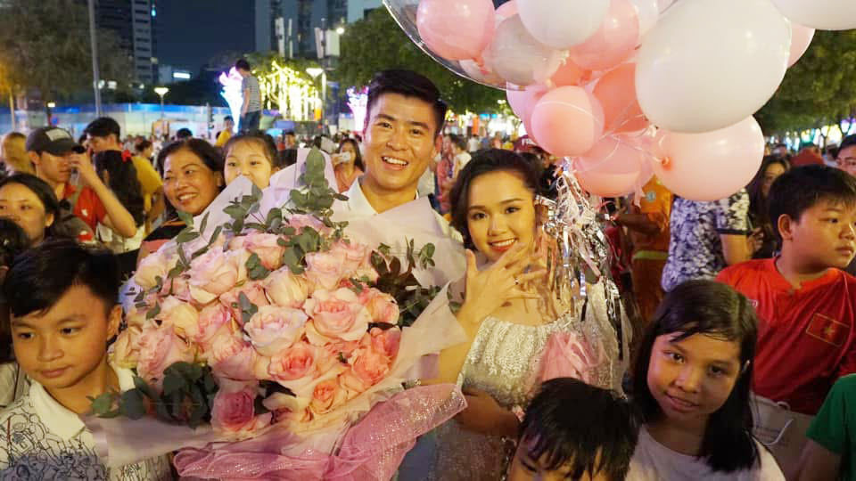 Trung vệ Đỗ Duy Mạnh hạnh phúc viên mãn bên