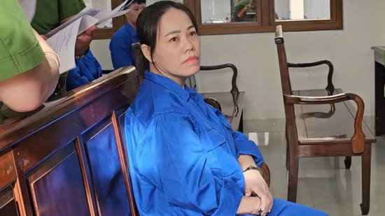 Đang xét xử Nguyễn Thị Hồng Bích vụ dùng xyanua đầu độc chồng và 3 cháu bé