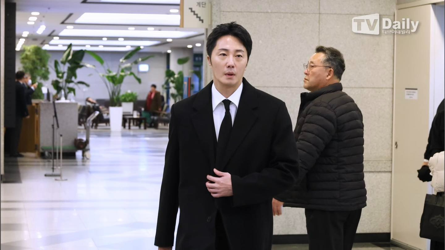 Dàn sao Hàn khóc nấc trong tang lễ tiễn biệt ông nội quốc dân Lee Soon Jae