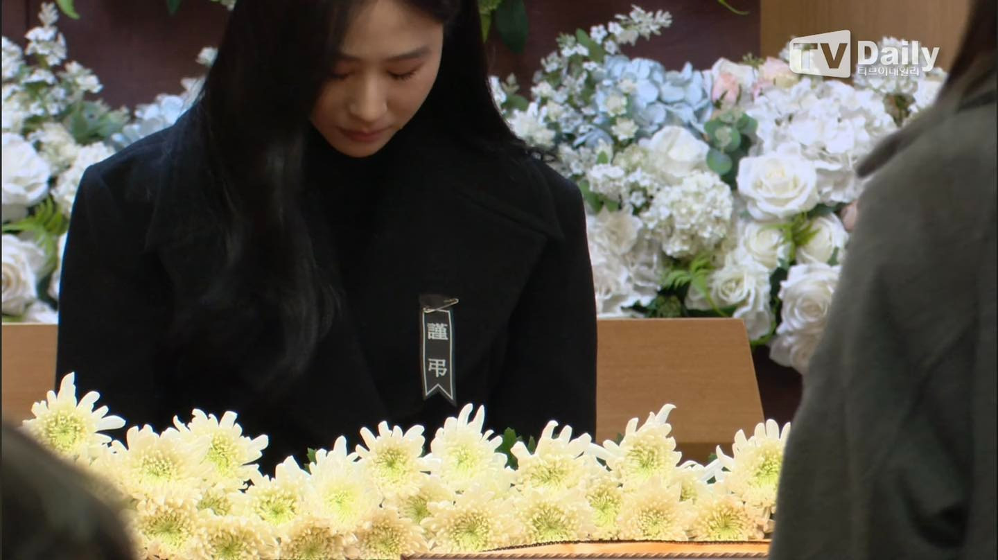 Dàn sao Hàn khóc nấc trong tang lễ tiễn biệt ông nội quốc dân Lee Soon Jae