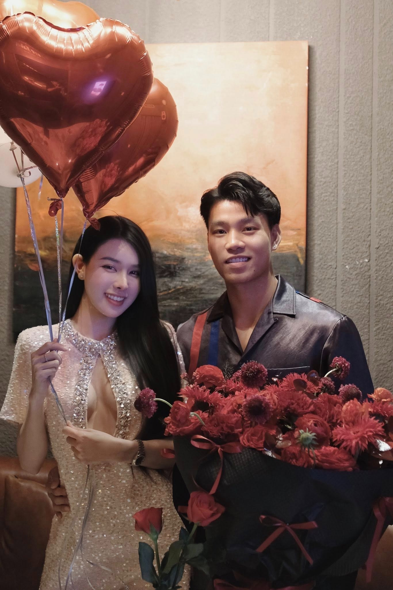 Danh tính tiểu thư trâm anh thế phiệt sắp làm vợ cầu thủ Vũ Văn Thanh