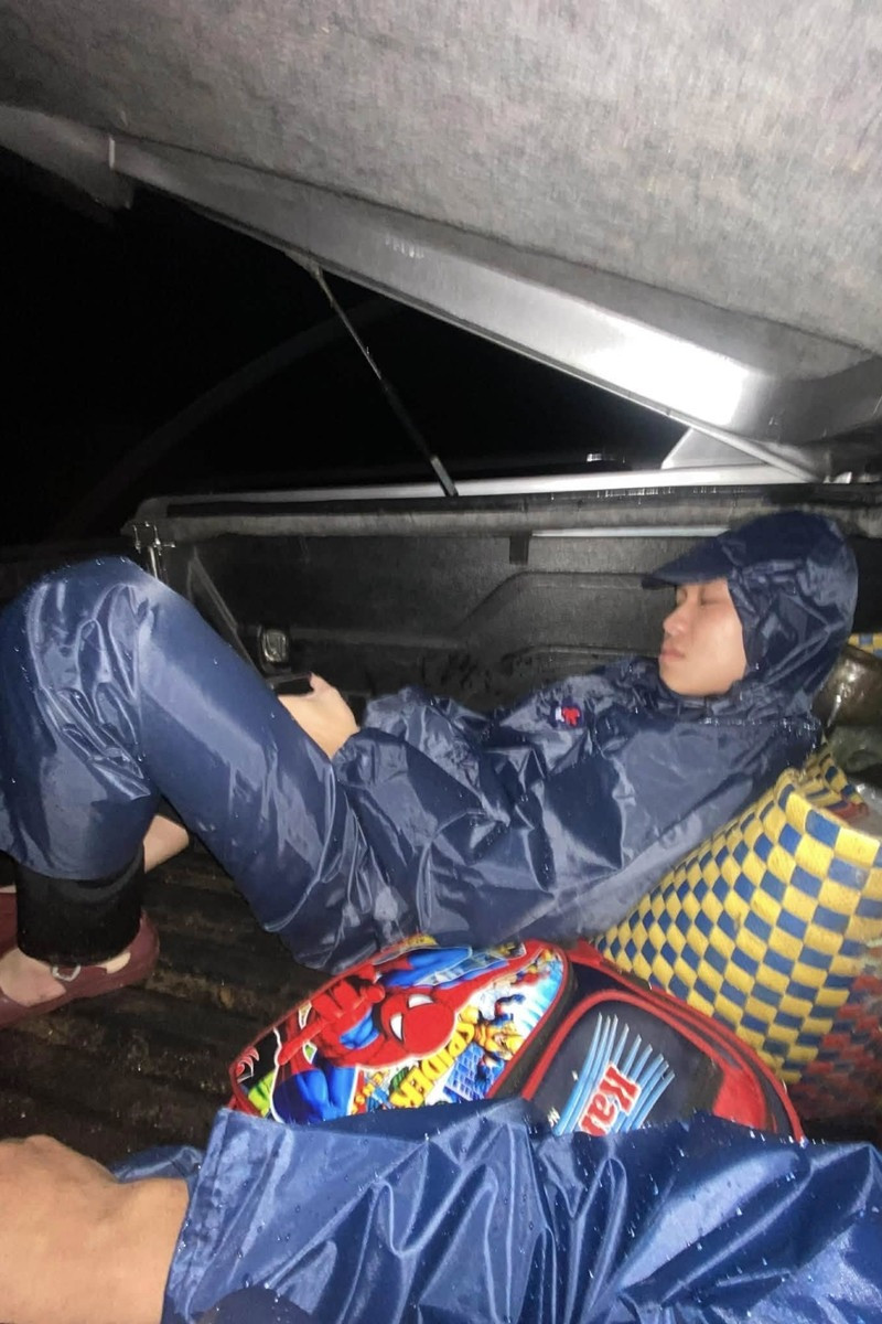 nam sinh co ten giong dam vinh hung 1.jpg