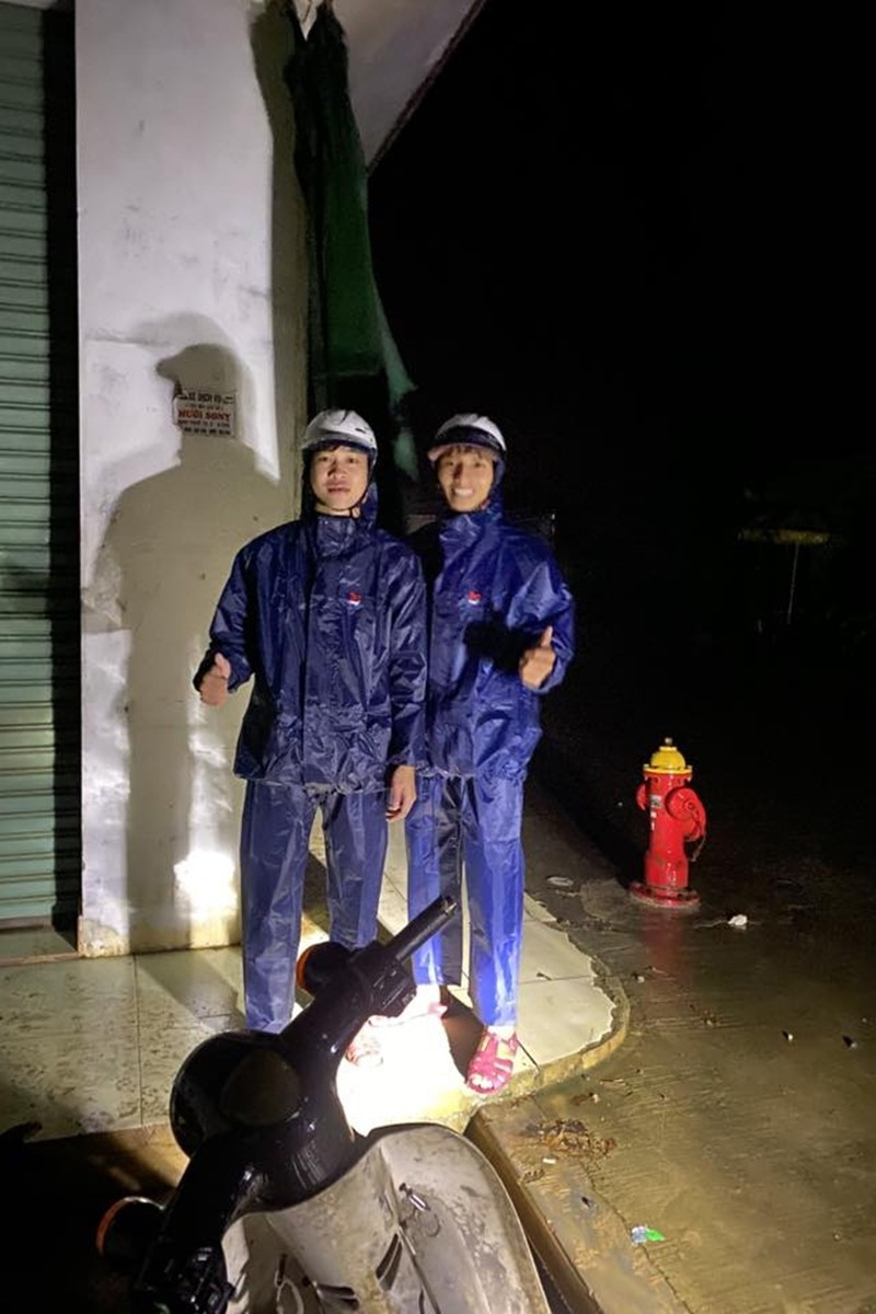 nam sinh co ten giong dam vinh hung 2.jpg