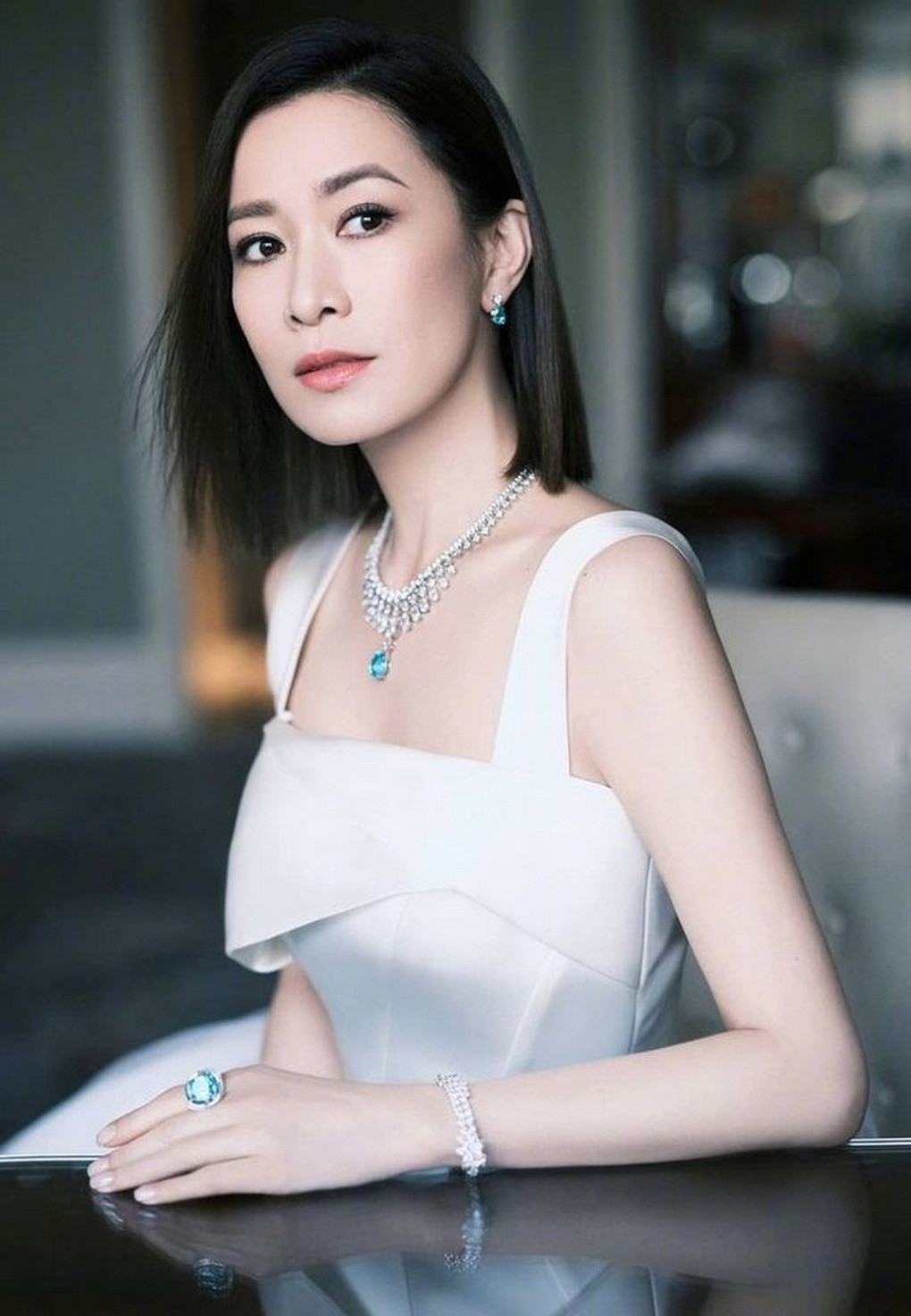 Trần Vỹ Đình Xa Thi Mạn cùng dàn sao đau xót sau vụ cháy lịch sử ở Hong Kong