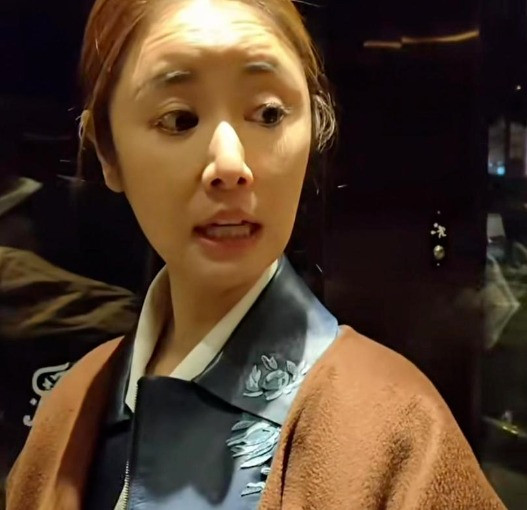 Bức ảnh cận mặt hé lộ nhan sắc thật của Lâm Tâm Như